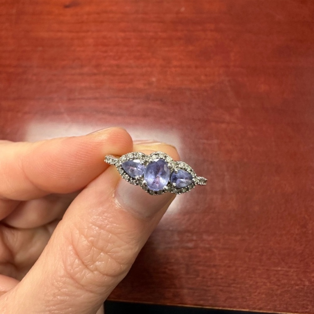 Natural tanzanite ring